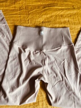 Vuori Leggings Sz XS Tan in great condition